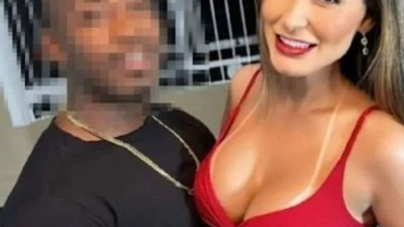 Andressa Urach faz sorteio de uma noite de amor, mas se arrepende quando viu o venc… Ver mais