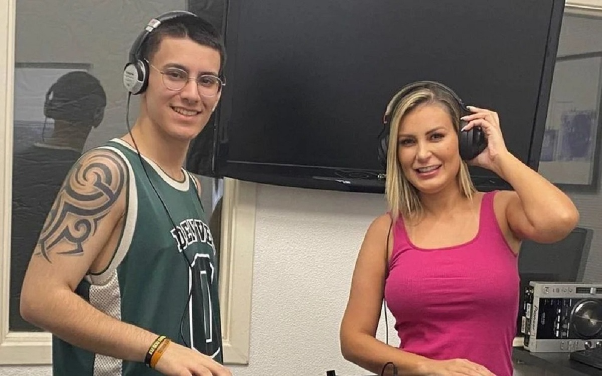 Filho de Andressa Urach revela quanto ganha para gravar sua própria mãe fazendo s3x0: “Eu ganho quin… Ver mais