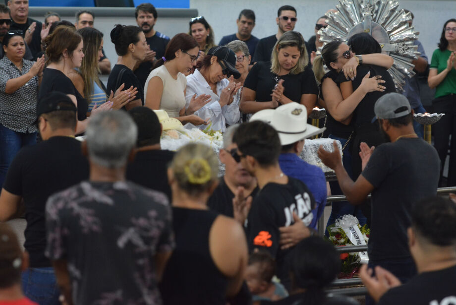 Grande segredo de JOÃO CARREIRO é revelado e fãs não acreditam: “Ele era… Ver mais