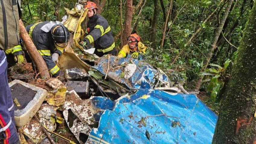 Avião cai na Grande São Paulo e mata duas pessoas