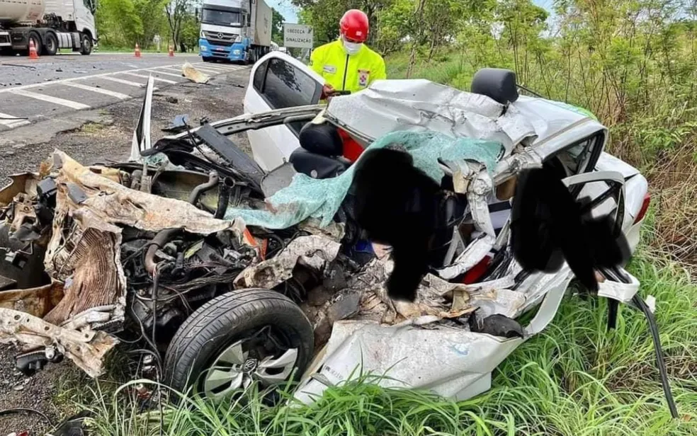 Tragéd!4: Mãe e filha morre após grave acidente na BR: ‘Corpos est… Ver mais