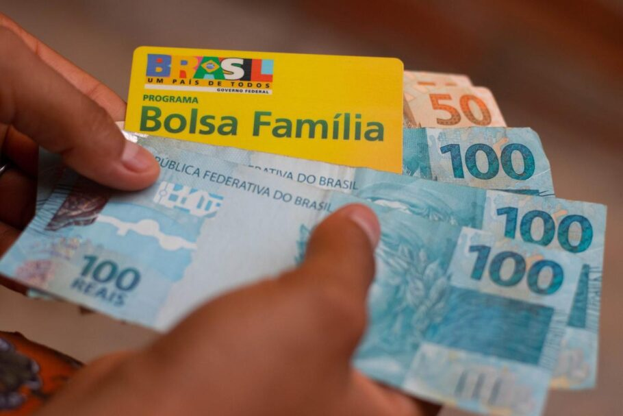 Após reunião, pagamento de R$ 1.299,99 do Bolsa Família é aprovado e famílias dev… Ver mais